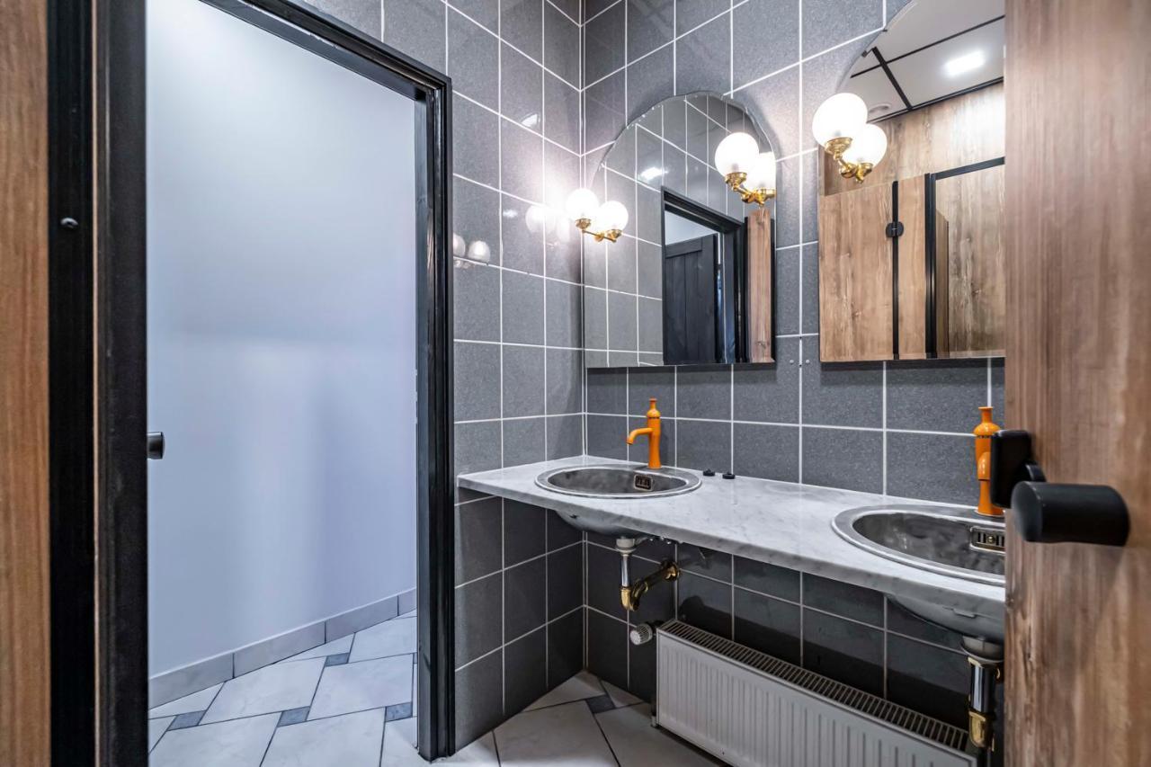 Vola Hostel Варшава Экстерьер фото
