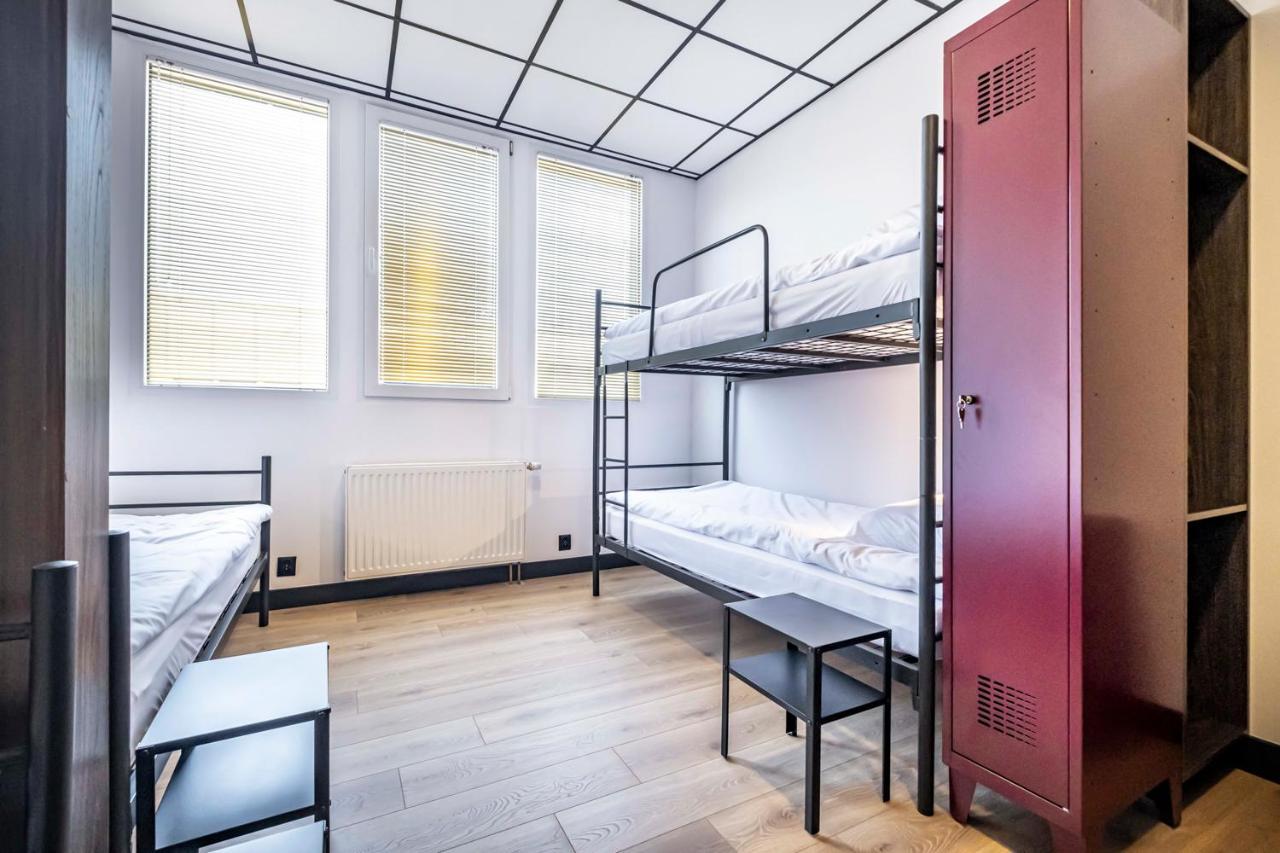 Vola Hostel Варшава Экстерьер фото
