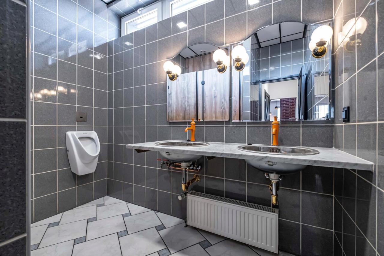 Vola Hostel Варшава Экстерьер фото
